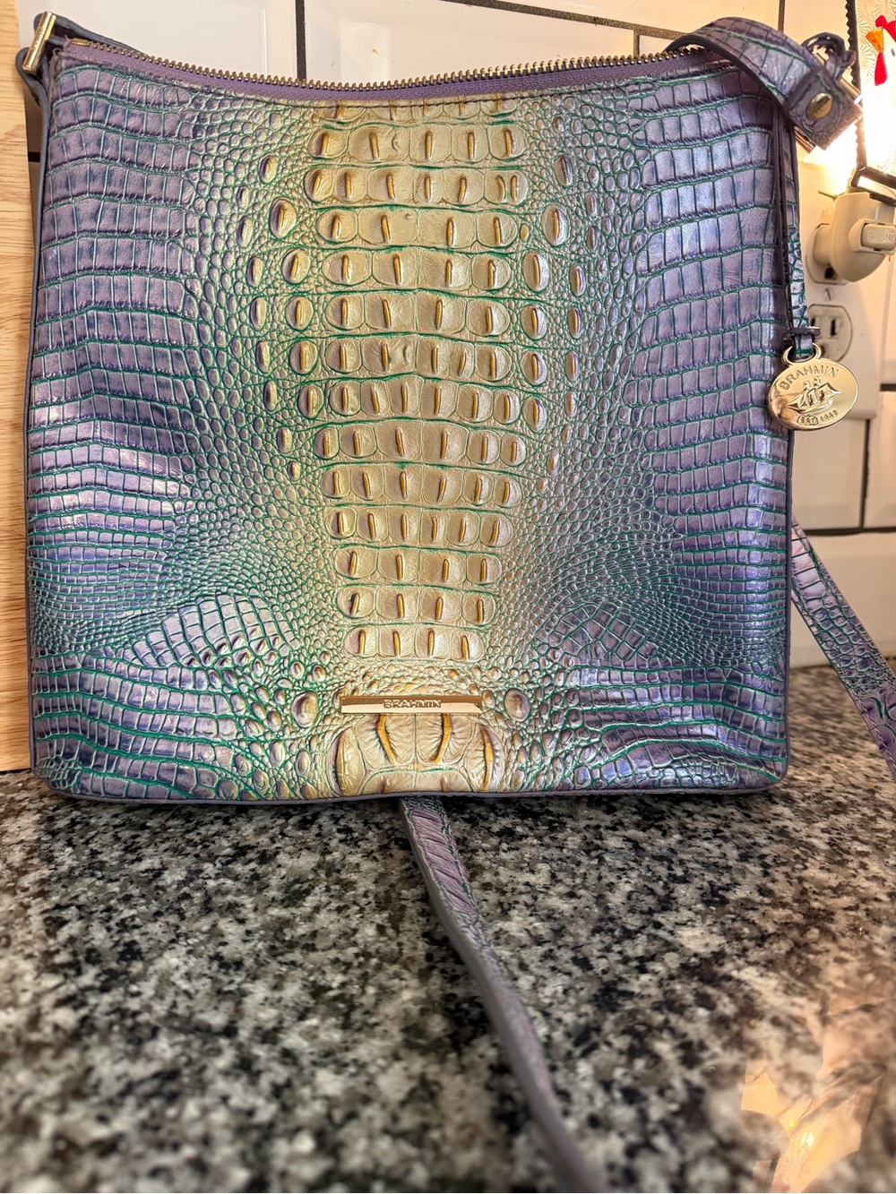 Brahmin crossbody. EUC. Must see.